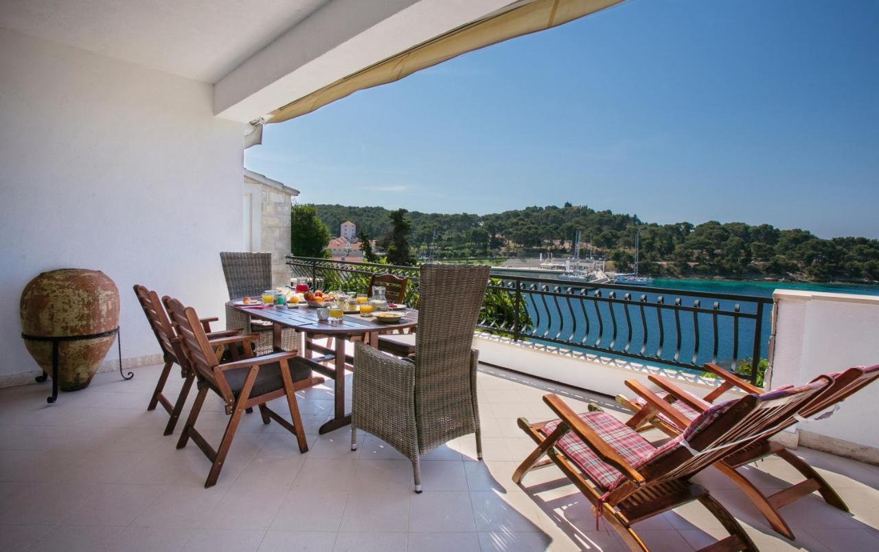 Golden view luxury apartment Maslinica Buitenkant foto