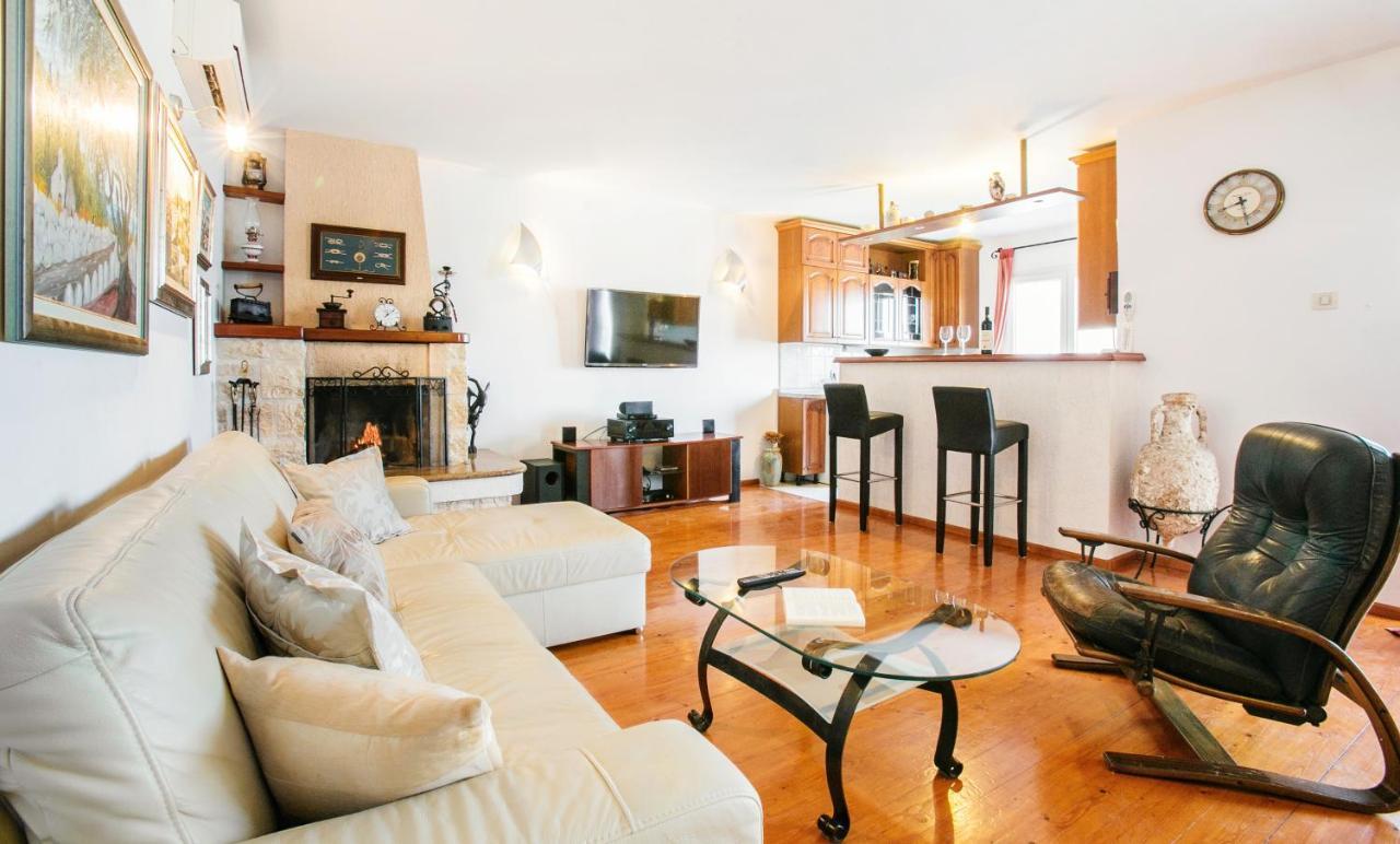 Golden view luxury apartment Maslinica Buitenkant foto