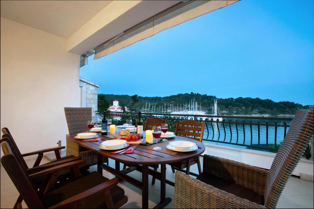 Golden view luxury apartment Maslinica Buitenkant foto