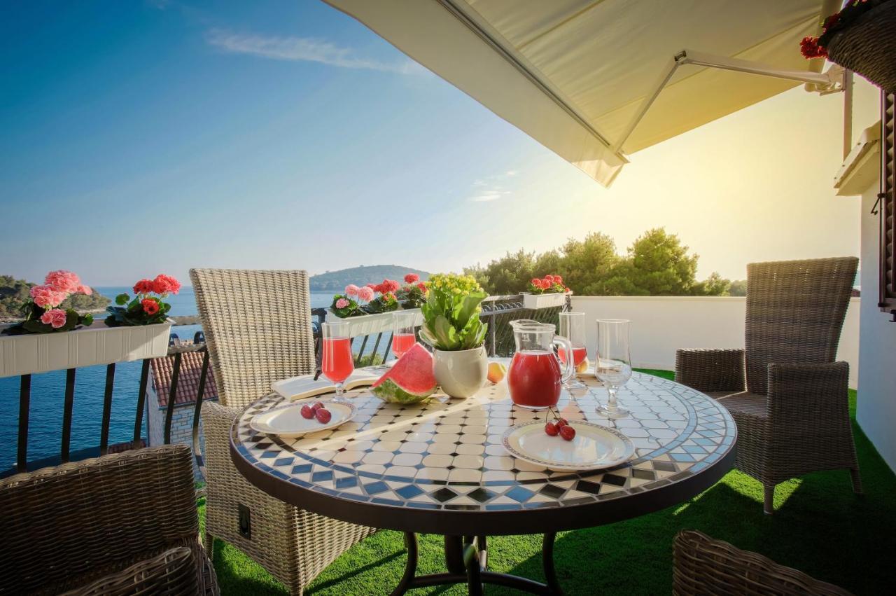 Golden view luxury apartment Maslinica Buitenkant foto
