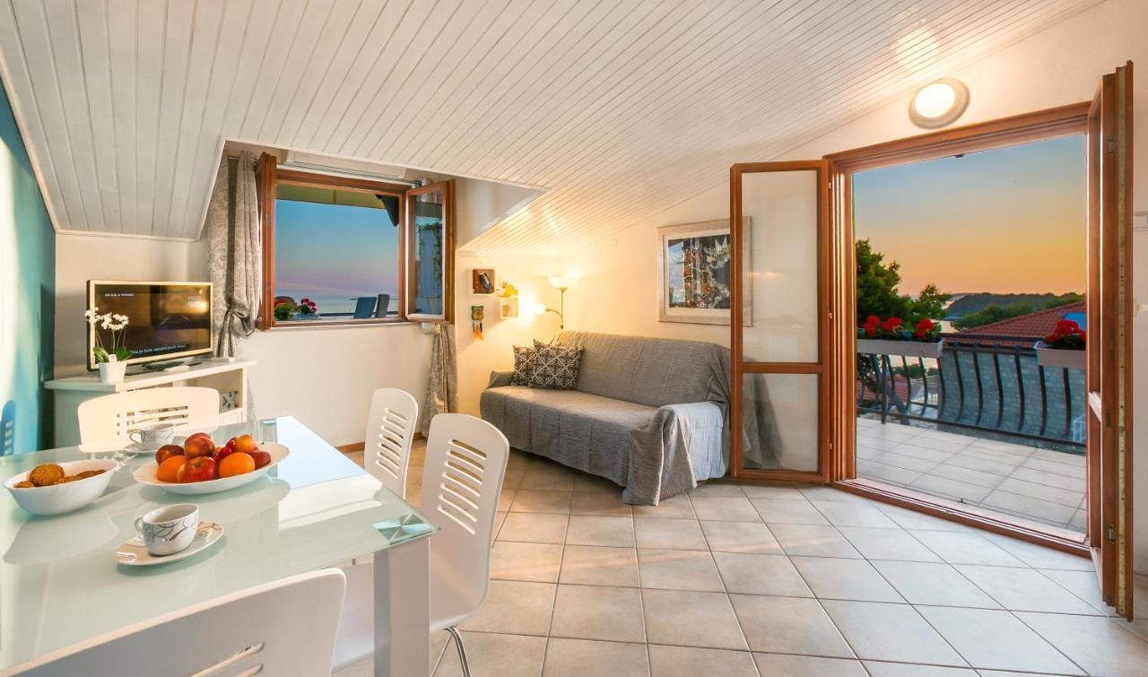 Golden view luxury apartment Maslinica Buitenkant foto